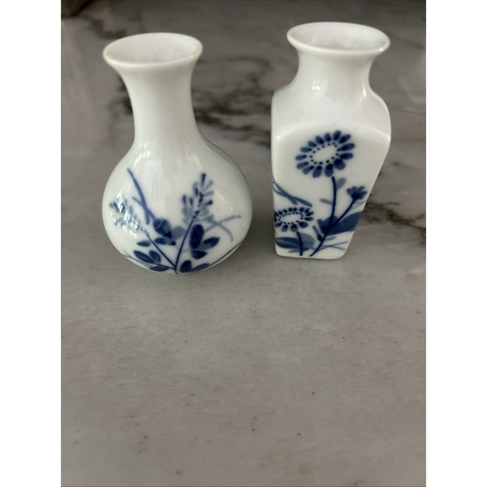 Vintage Chinese porcelain 3" miniature vases. Set of 2. - Picture 1 of 7
